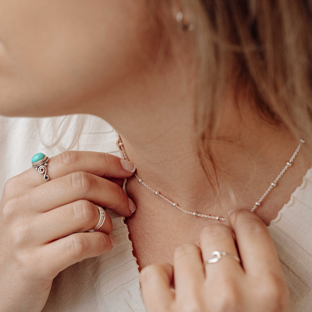 Collar bolitas