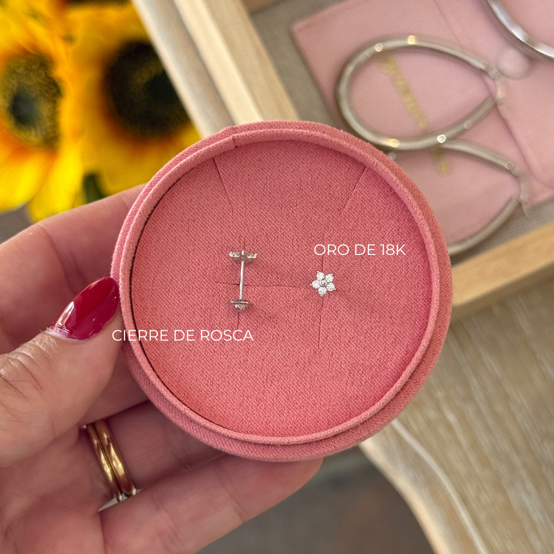 Piercing mini flor oro blanco