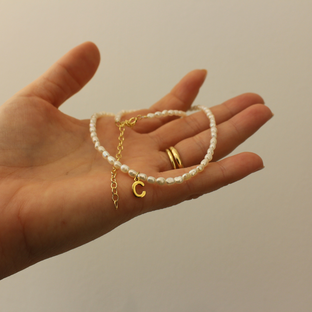 Collar perlas inicial