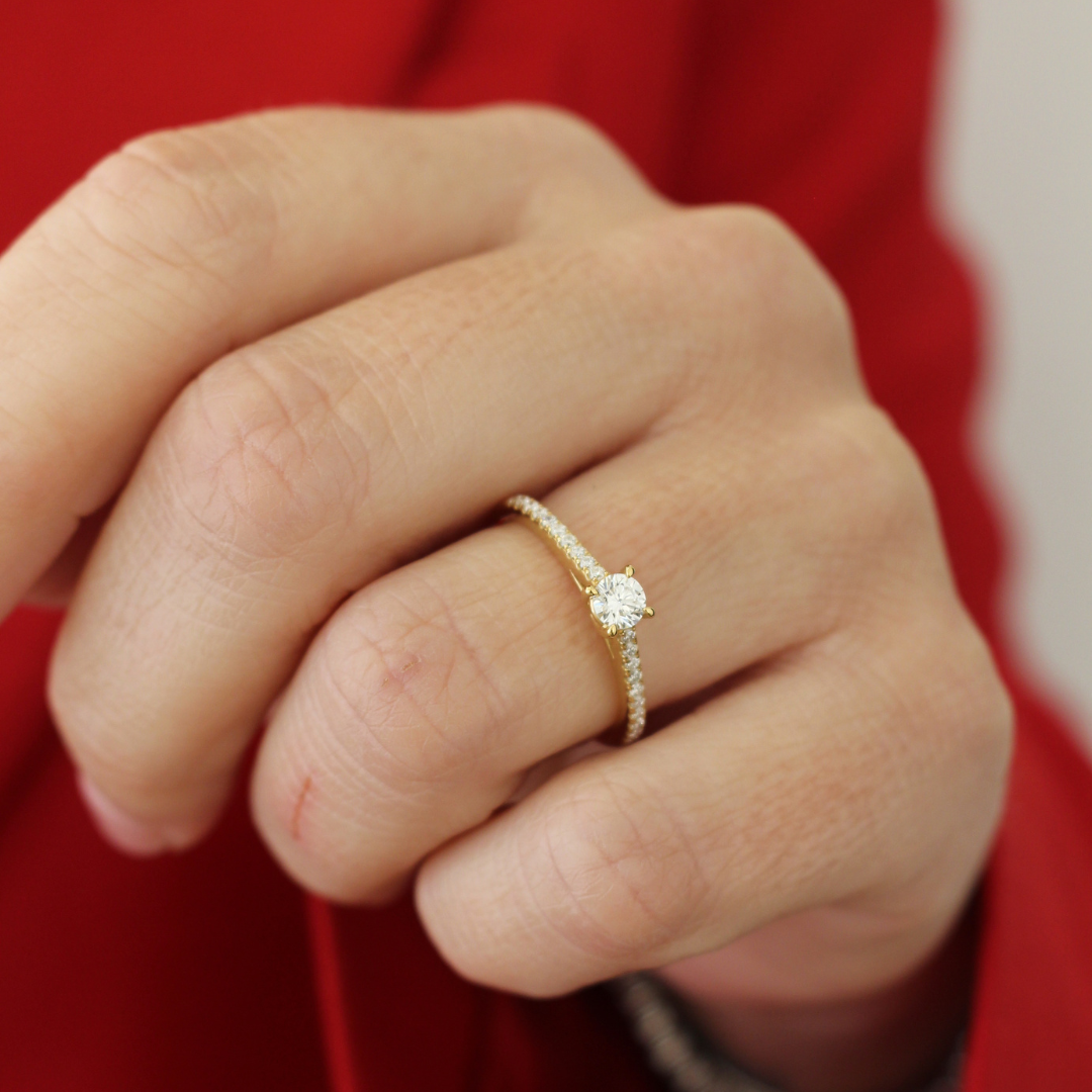 Anillo corona oro amarillo diamantes