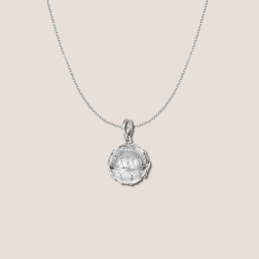 Llamador de ángeles de plata grabada