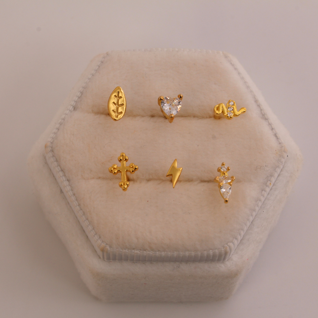 Piercings de rosca dorados