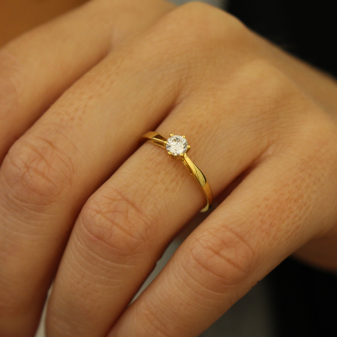 Anillo solitario 9K