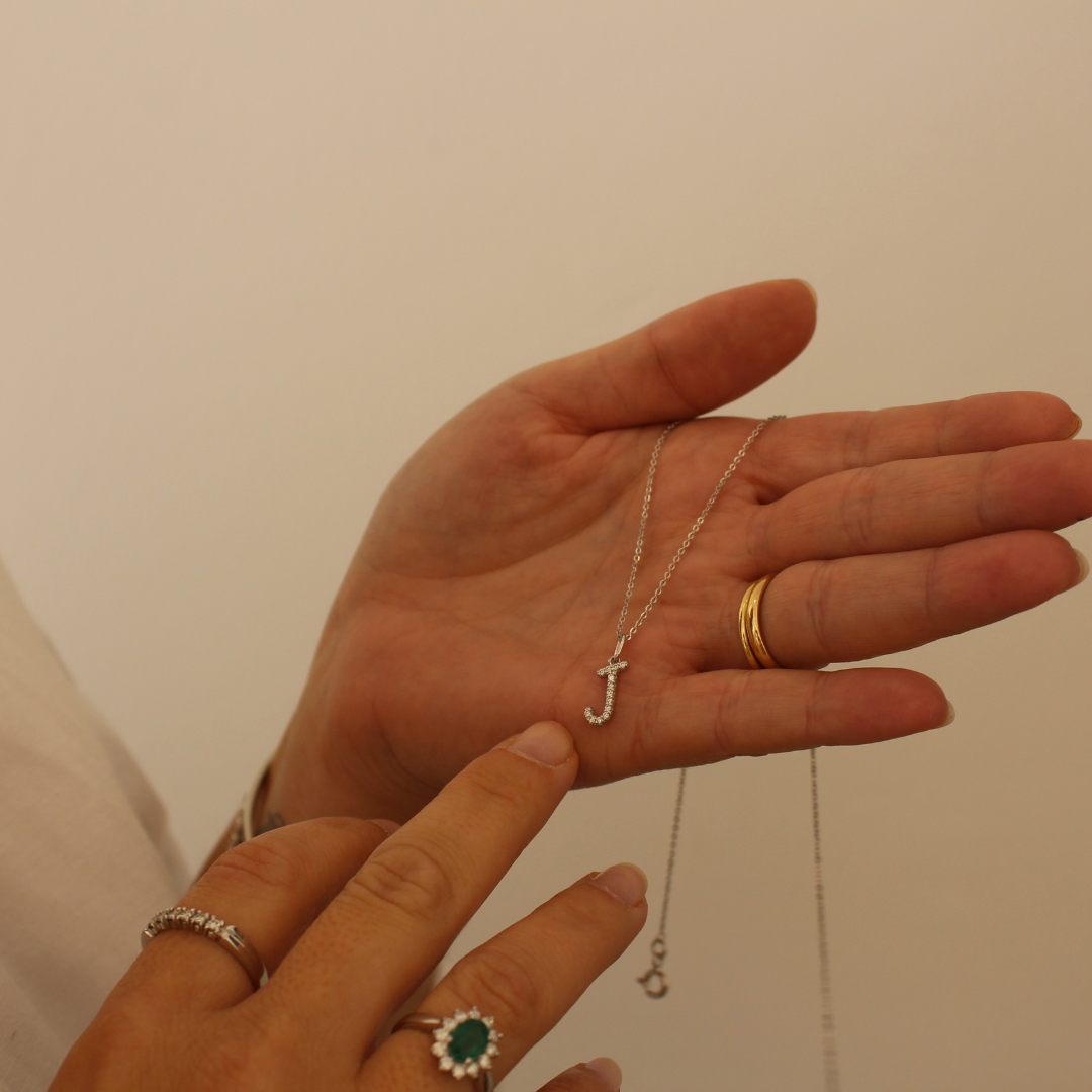 Collar Inicial oro blanco y diamantes