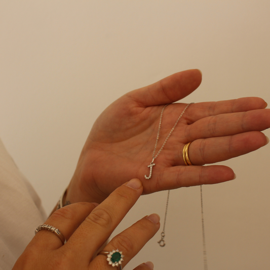 Collar Inicial oro blanco y diamantes