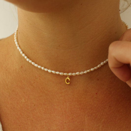 Collar perlas inicial