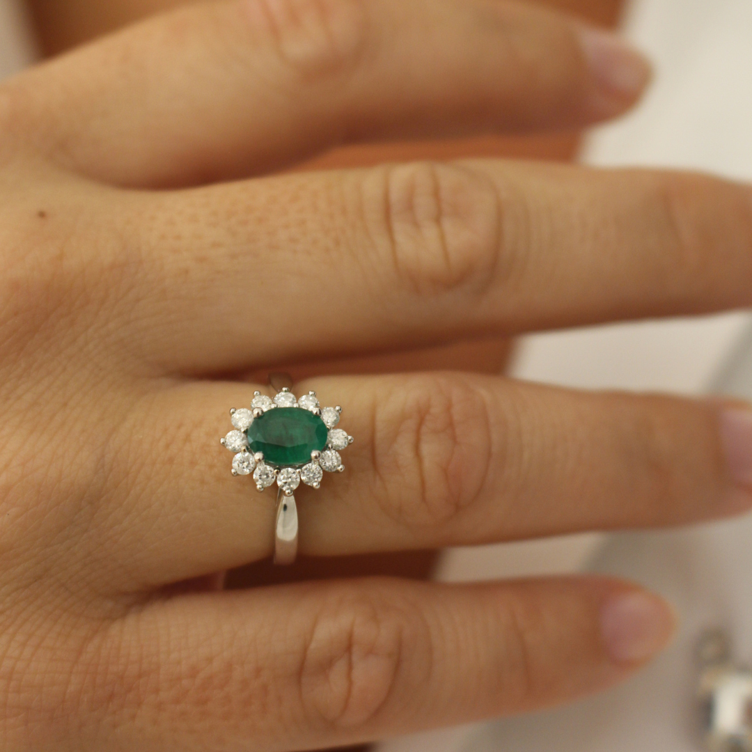 Anillo rosetón esmeralda