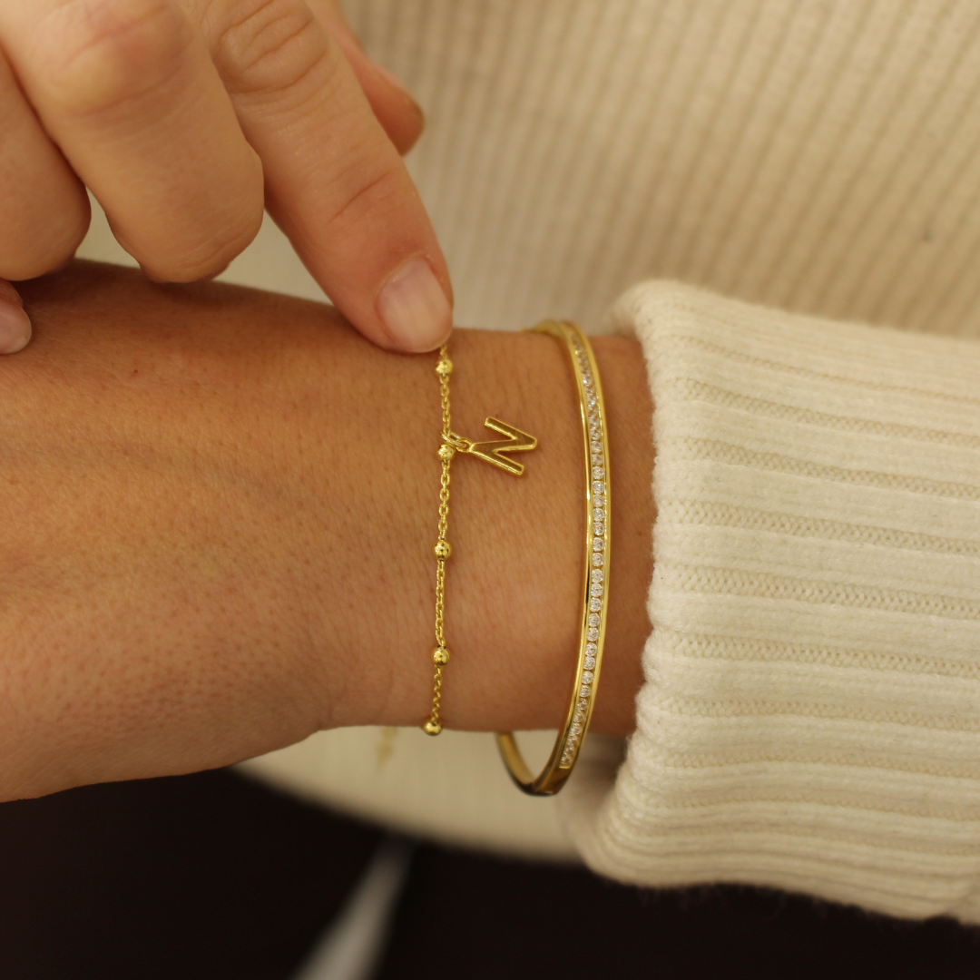 Pulsera dorada bolitas inicial