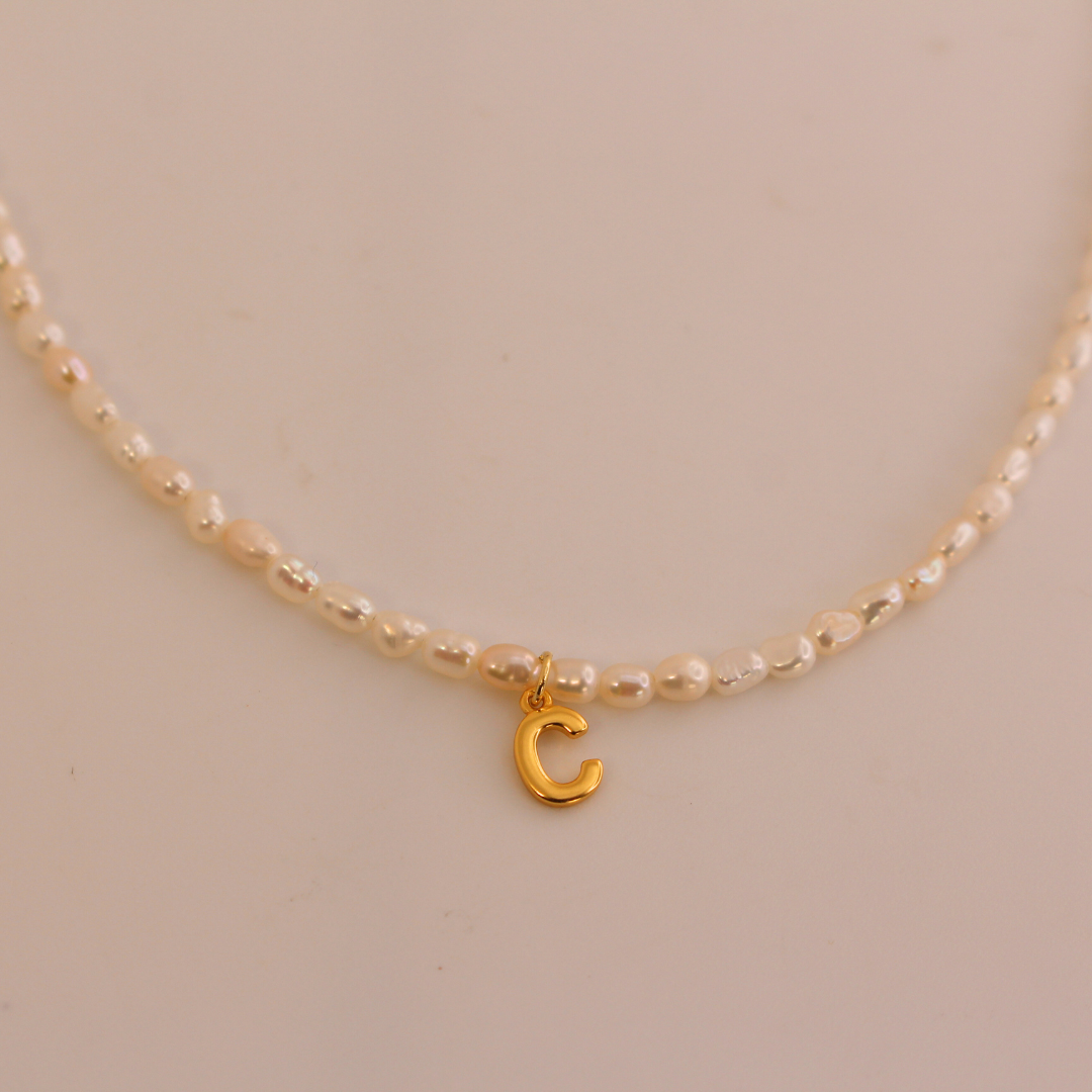 Collar perlas inicial