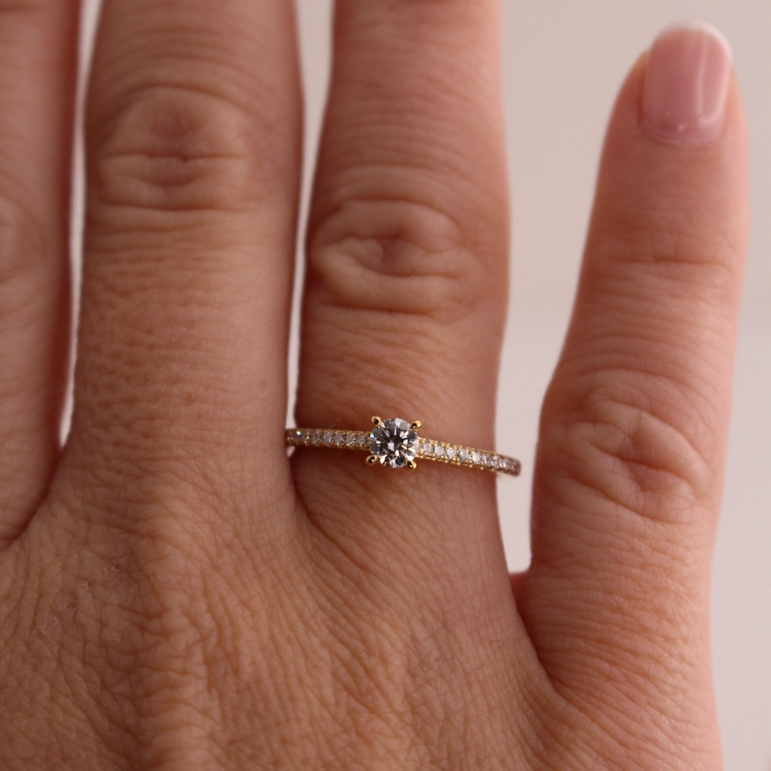 Anillo corona oro amarillo diamantes