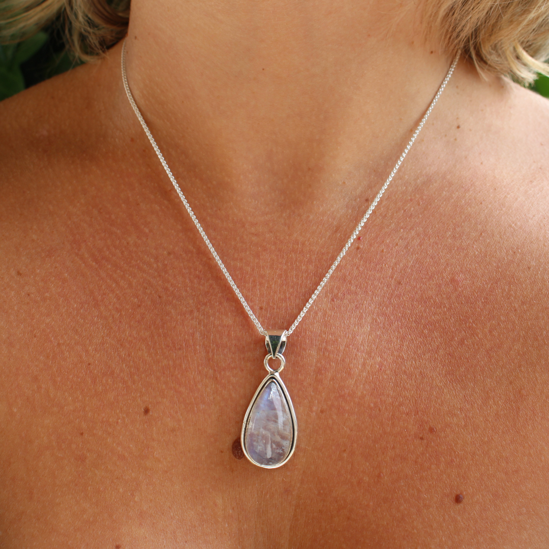 Collar energia femenina