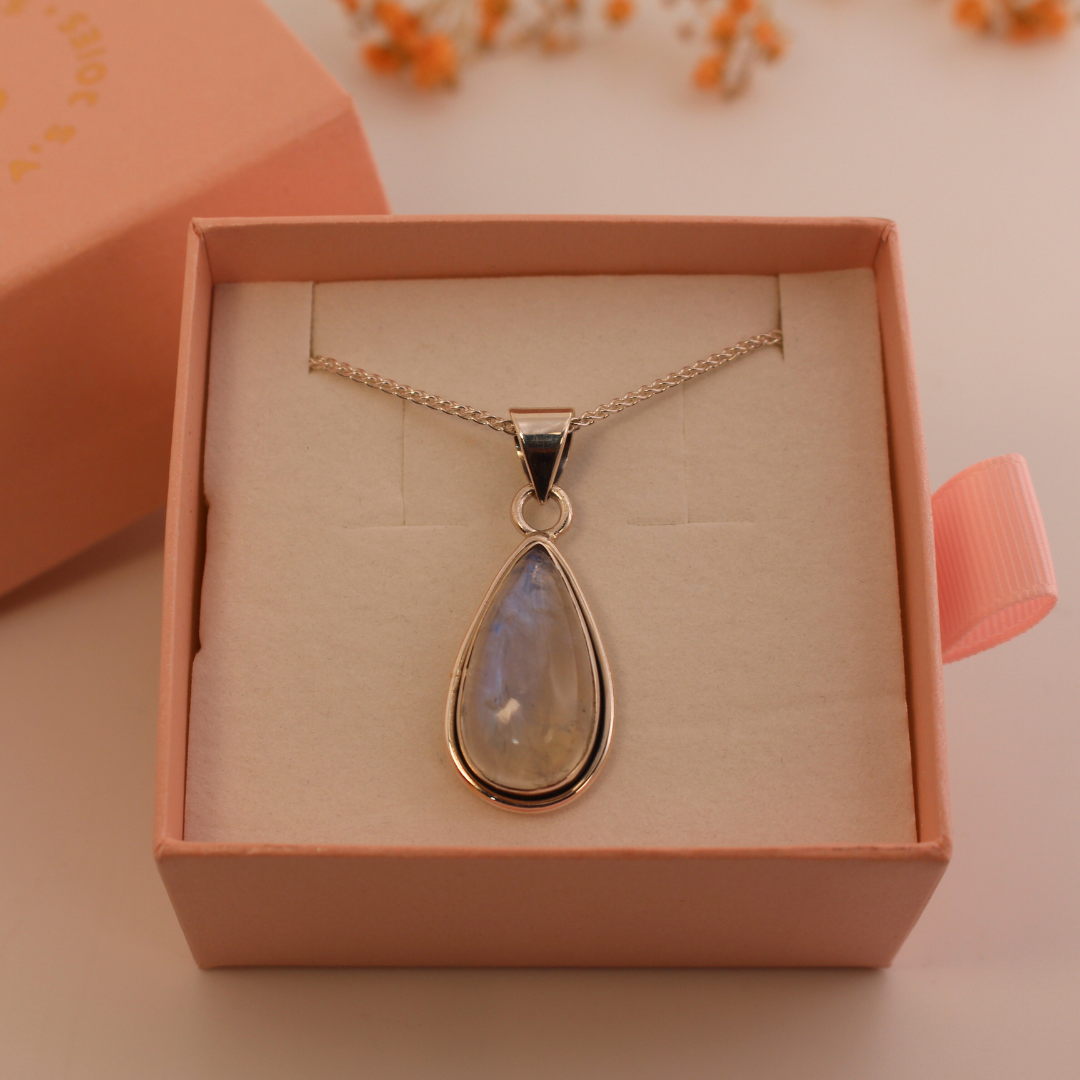 Collar energia femenina