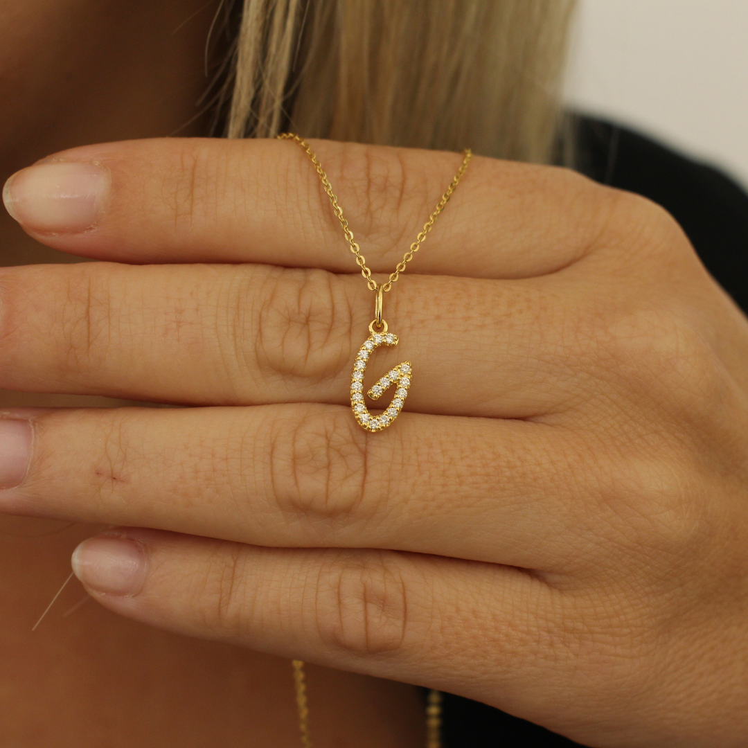 Collar Inicial oro amarillo y diamantes