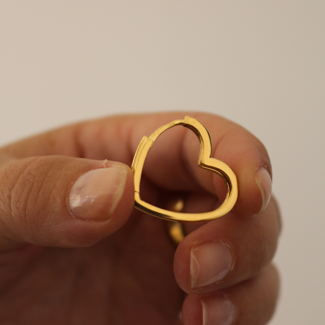 Aros de corazon dorado