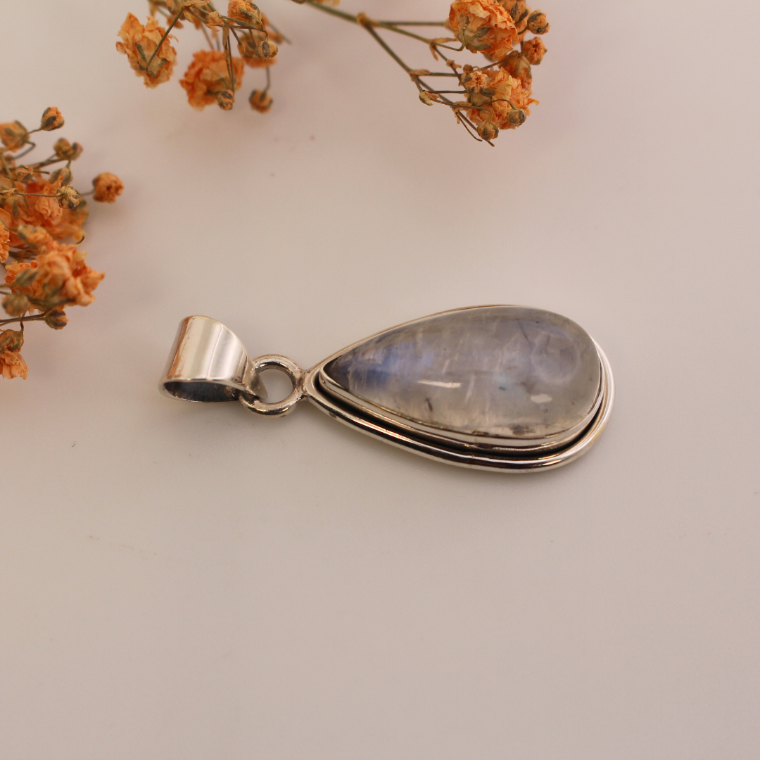 Collar energia femenina