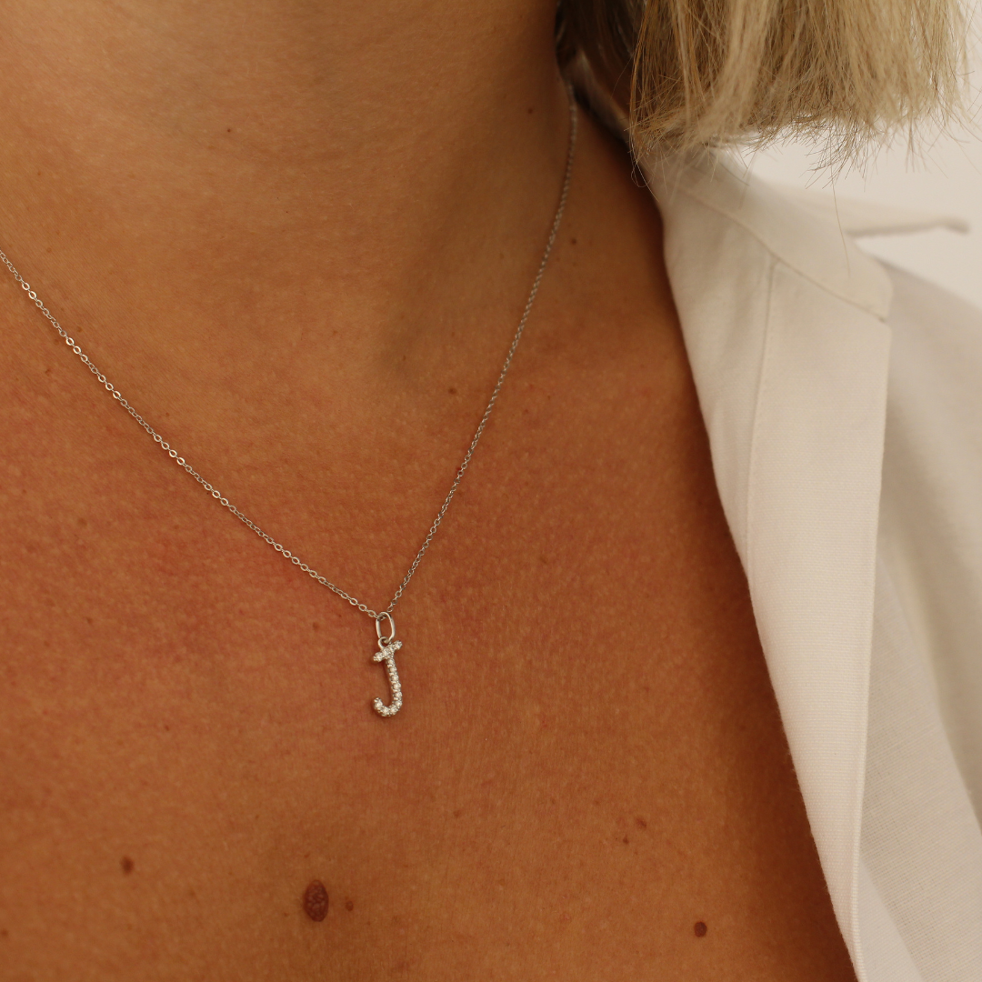 Collar Inicial oro blanco y diamantes