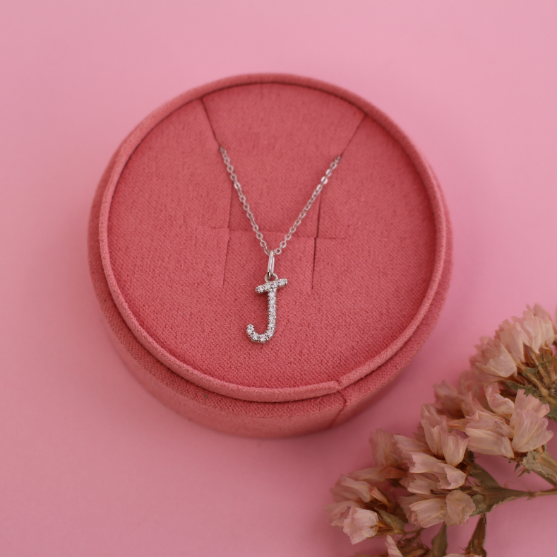 Collar Inicial oro blanco y diamantes