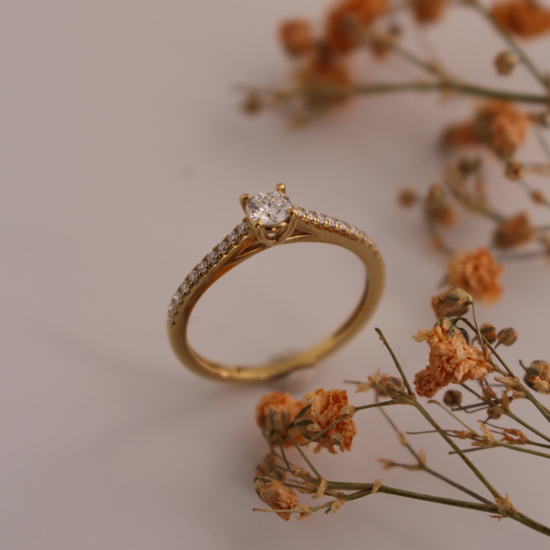 Anillo corona oro amarillo diamantes