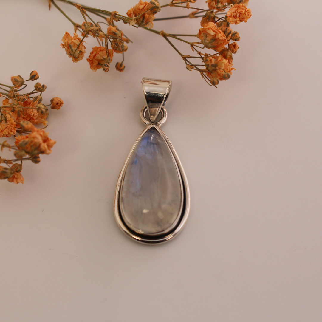 Collar energia femenina