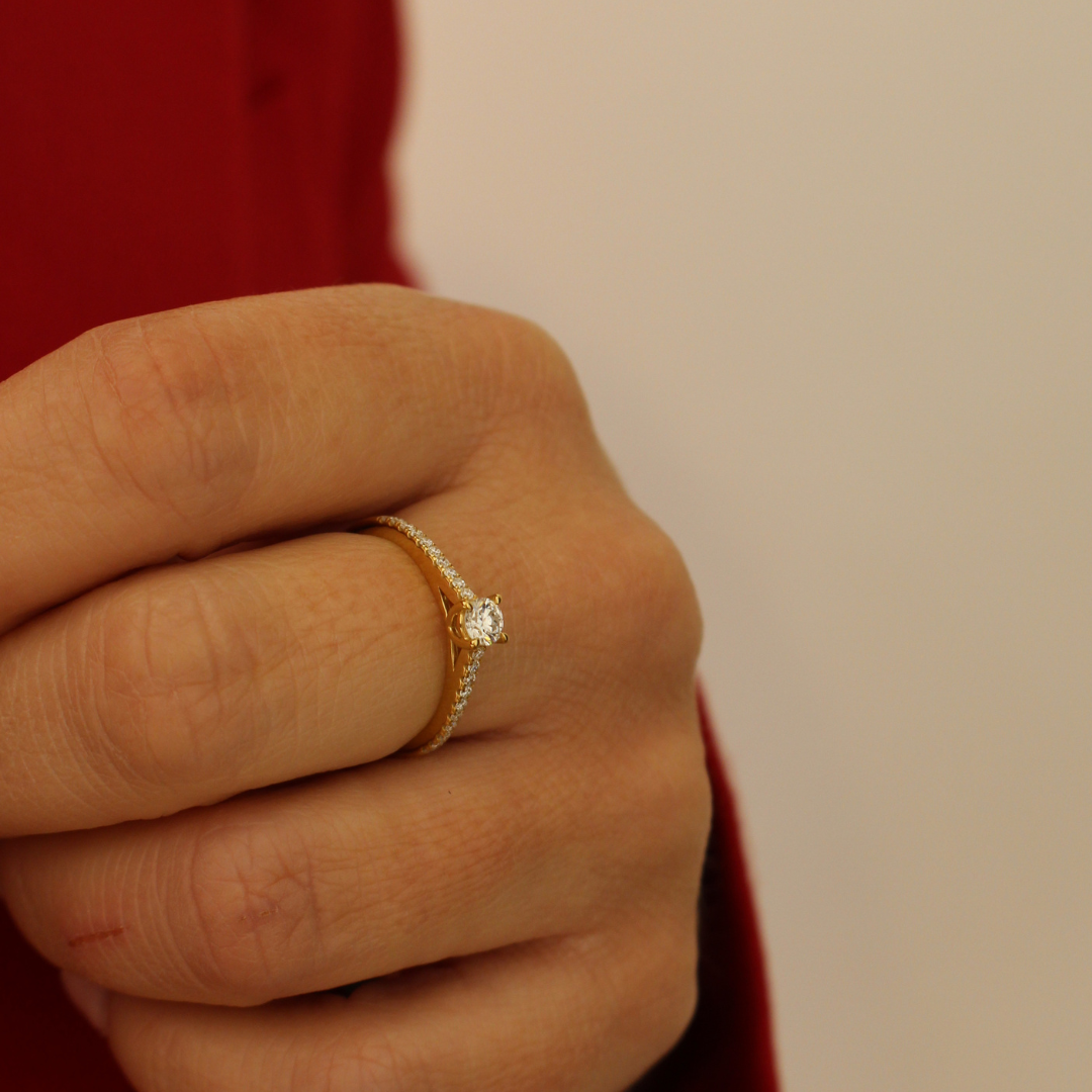 Anillo corona oro amarillo diamantes