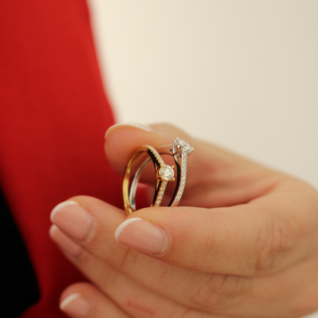 Anillo corona oro amarillo diamantes