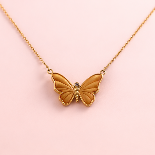 Collar mariposa dorada