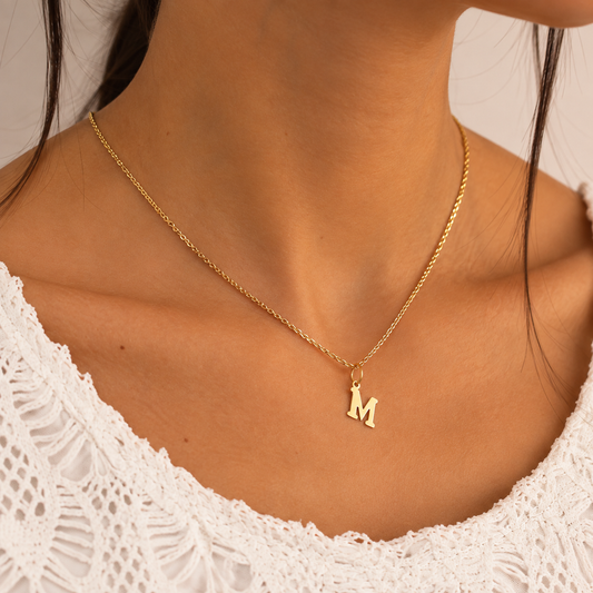Collar inicial oro