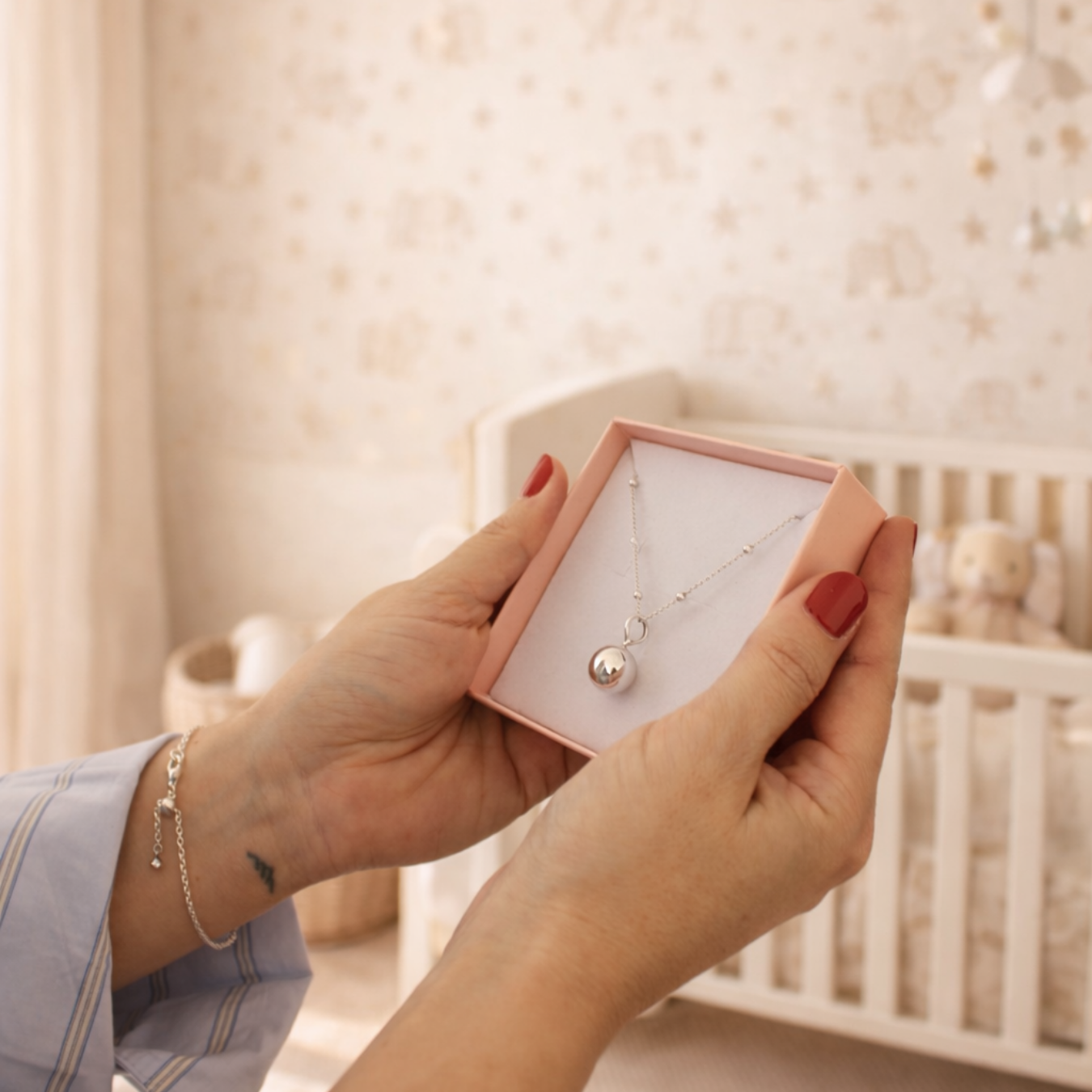 Llamador de ángeles con cadena bolitas