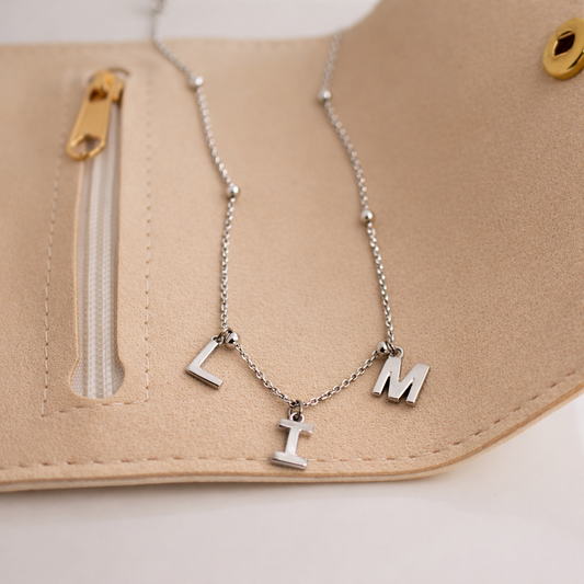 Collar bolitas 3 iniciales