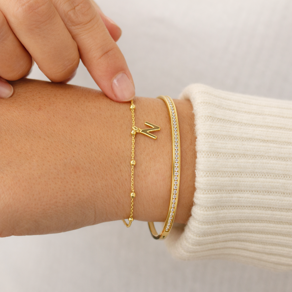 Pulsera dorada bolitas inicial
