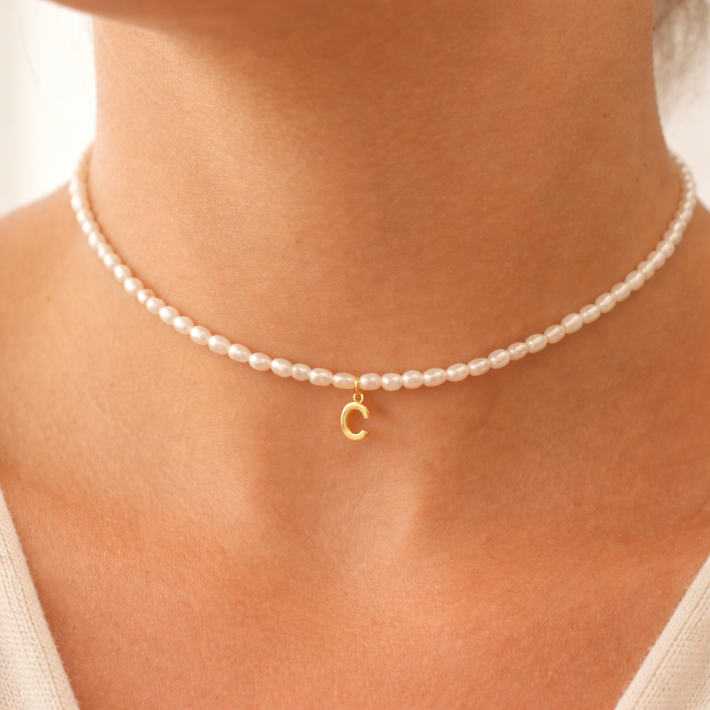 Collar perlas inicial
