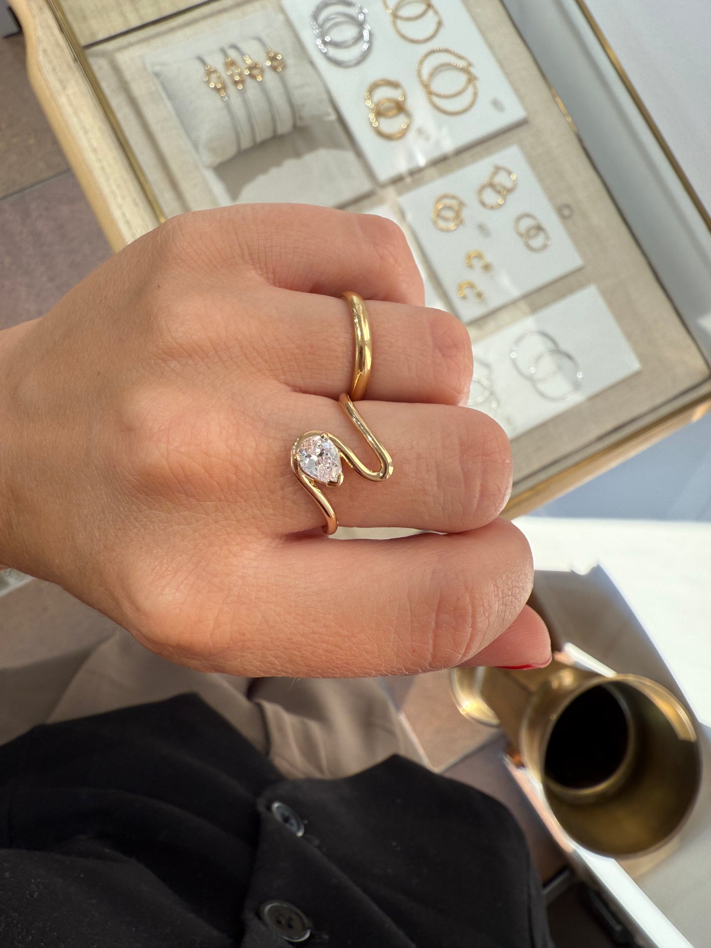 Anillo lagrima dorada