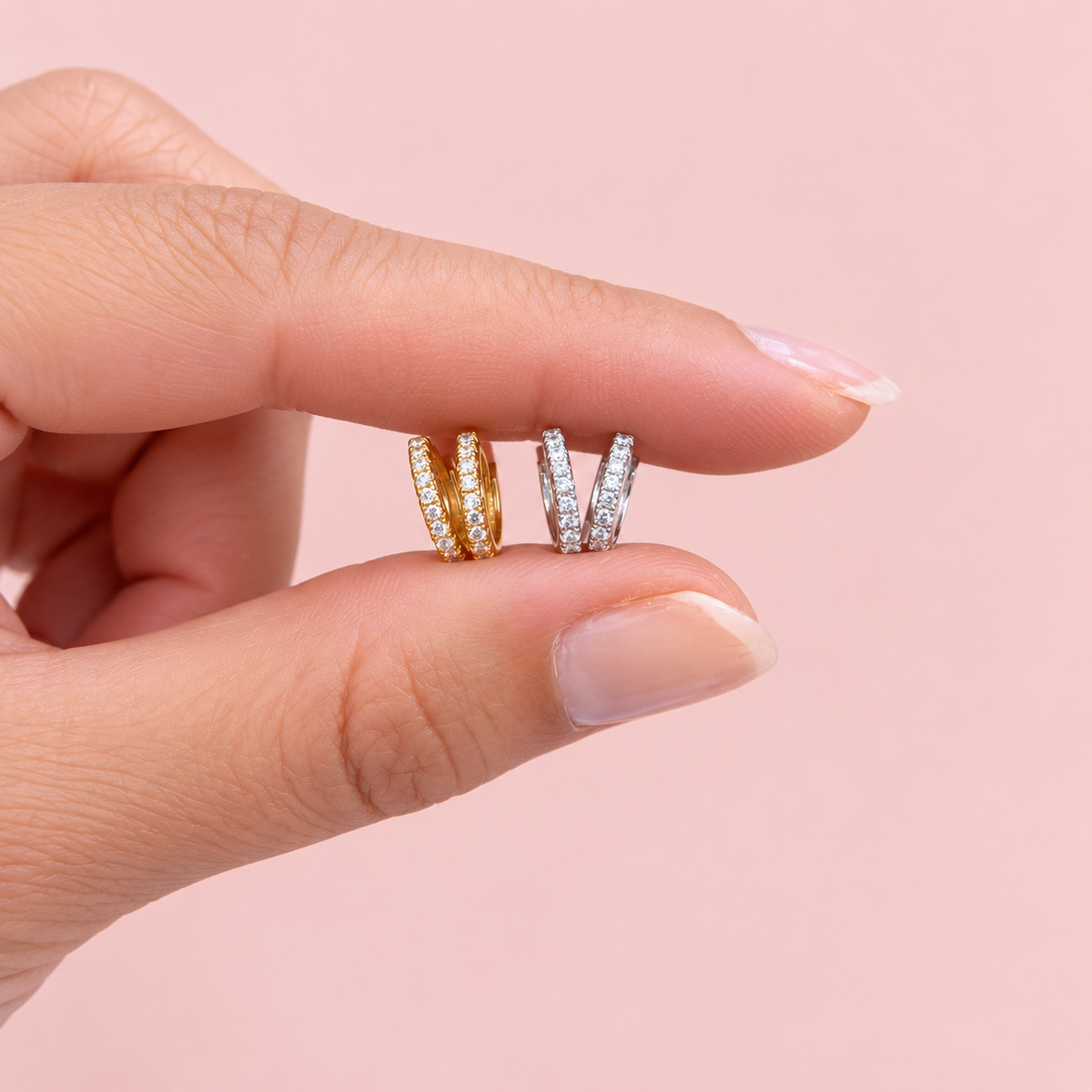 Mini aritos minimal dorados