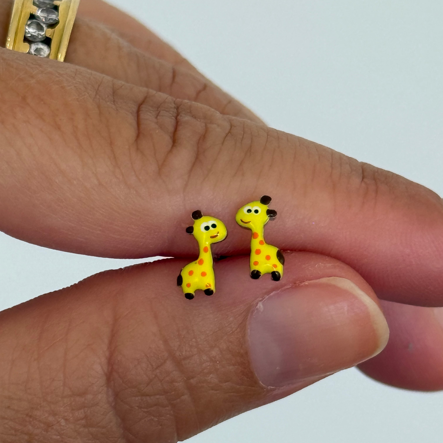 Pendientes niña