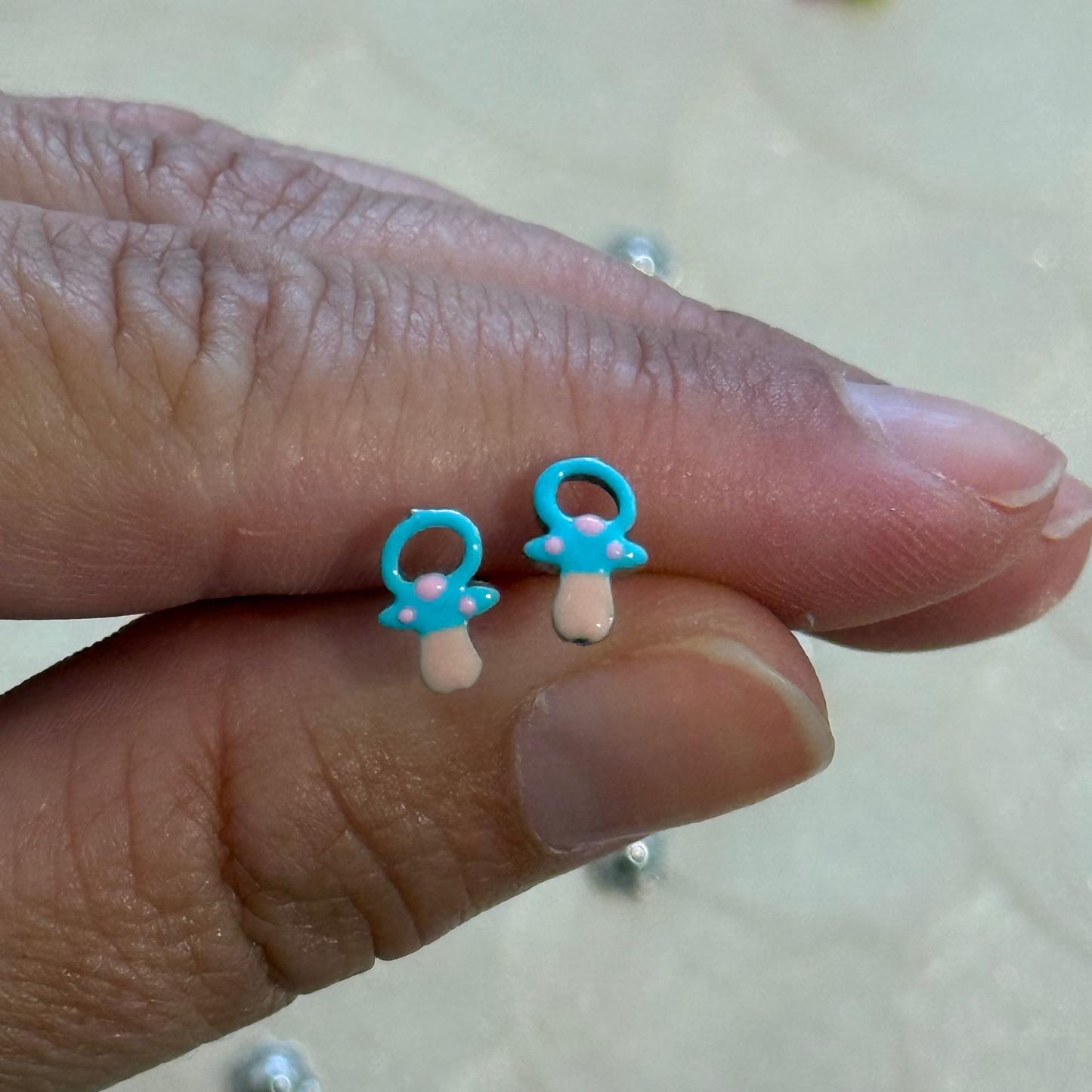 Pendientes niña