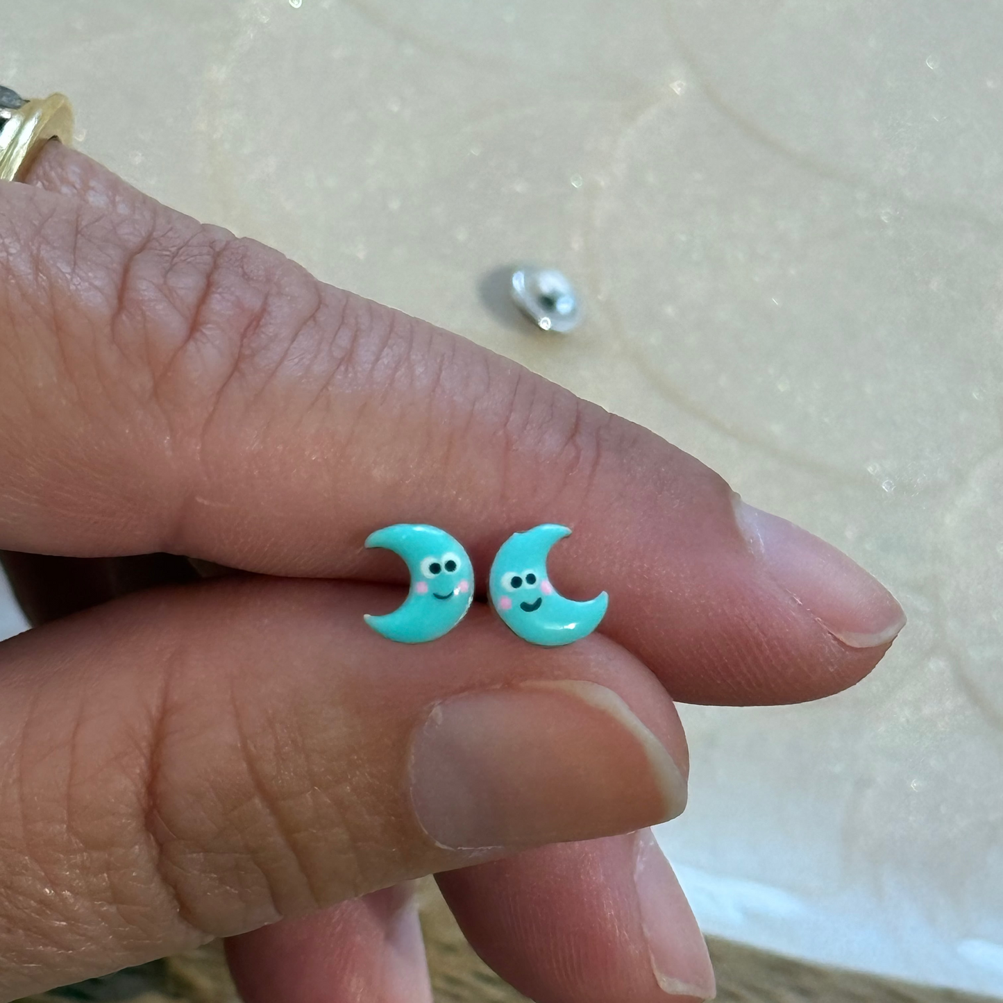 Pendientes niña