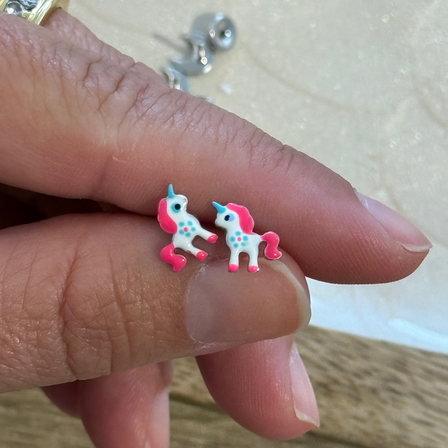 Pendientes niña