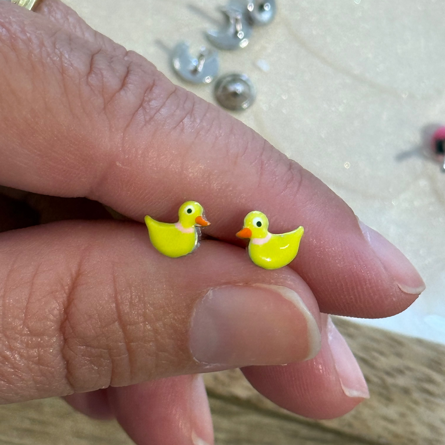 Pendientes niña